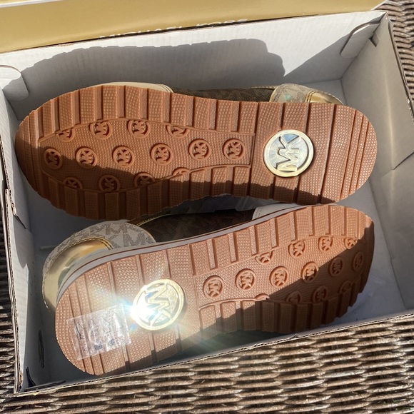 Authentic Michael Kors Sneakers - Picture 5 of 9